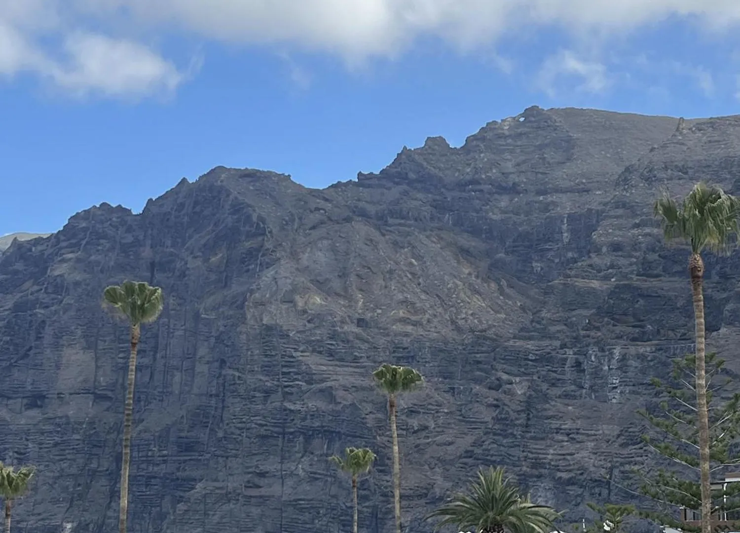 Yoso Tenerife Acantilado de los Gigantes
